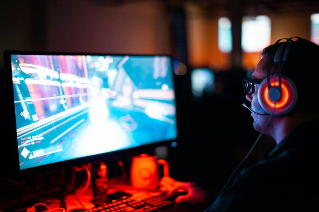 Ultimate Guide to Pick Gaming Mice for Your Needs - RAGNOK