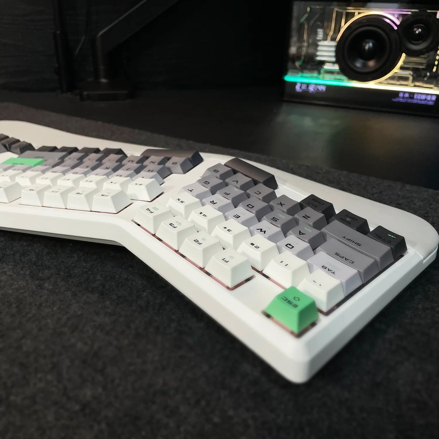 RK104: Split Ergonomic Mechanical Keyboard for Gaming & Office - RAGNOK